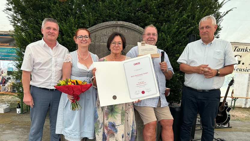 WLS-Hochwörter GmbH feiert 30 Jahre, Ehrung durch Bürgermeister Johann Wolf in Neusiedl am See