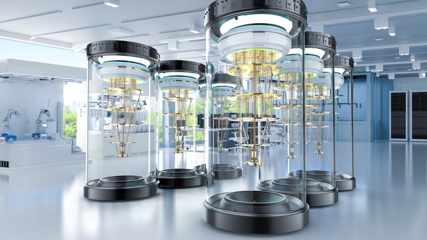 Mehrere Quantencomputer in einem Raum: Die Computer stehen in hohen gläsernen Röhren.