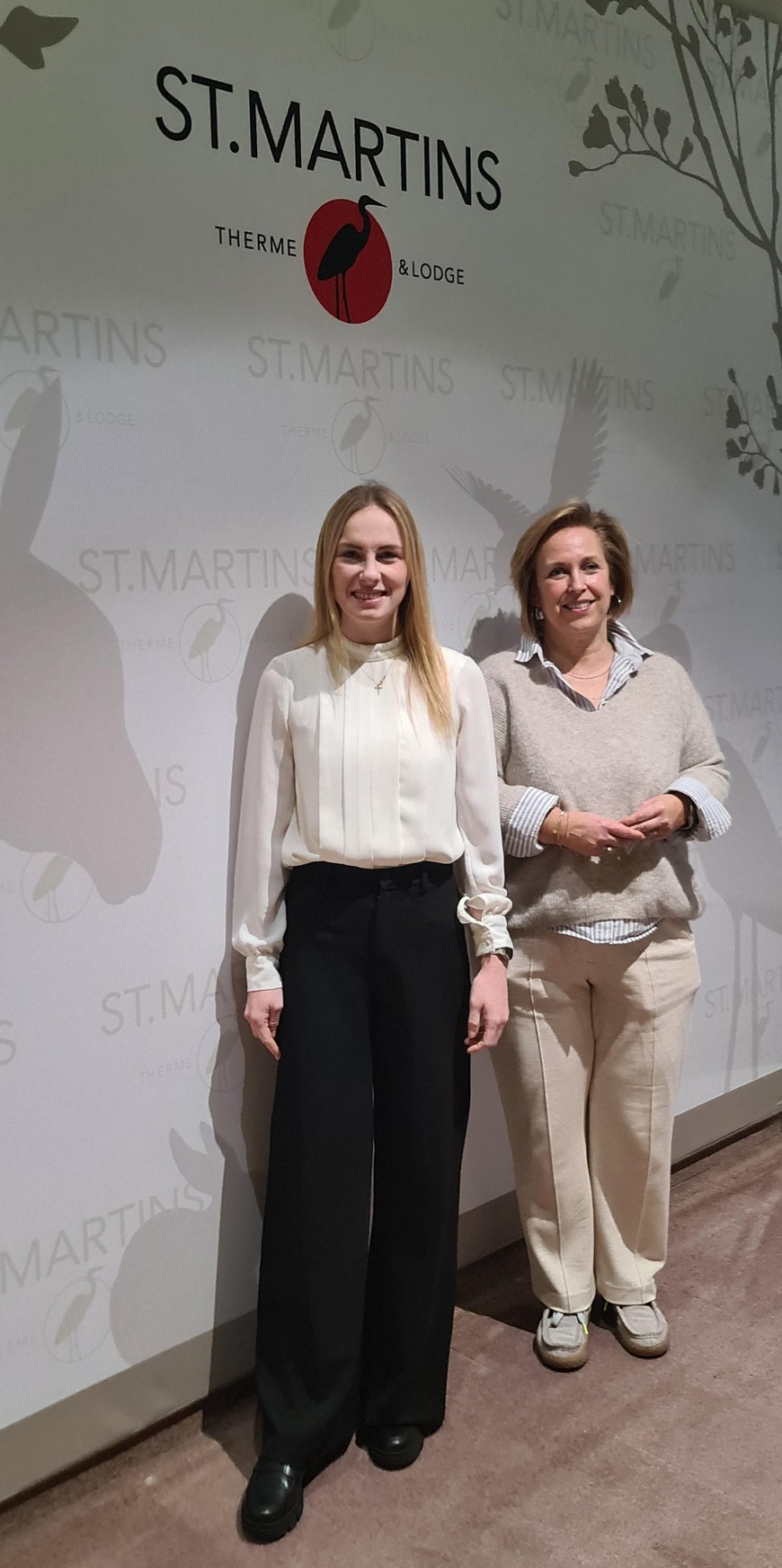 Pädagogin Katharina Galumbo mit Christiane Sehnoutek, Leiterin HR der St. Martins Therme Frauenkirchen