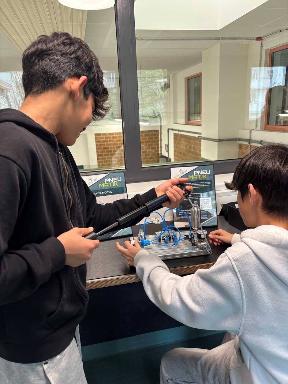 Zedan Abdulhamid und Marios Hrcan (v. l.) 