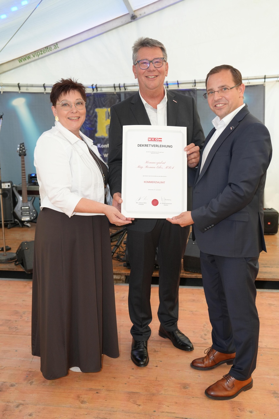 WK-Vizepräsidentin KommRin Herta Walits-Guttmann, Neo-KommR Roman Eder und Wirtschaftskammerpräsident Mst. Andreas Wirth (v. l.) 