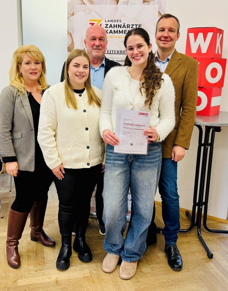Petra Bischof-Oswald (WK), Katharina Maria Deutsch (AK), Dr. Ernst Michael Reicher (Präsident Landeszahnärztekammer Burgenland), Jesica-Agapi Trif und Dr. Andreas Steiner (Landeszahnärztekammer Burgenland) (v. l.)