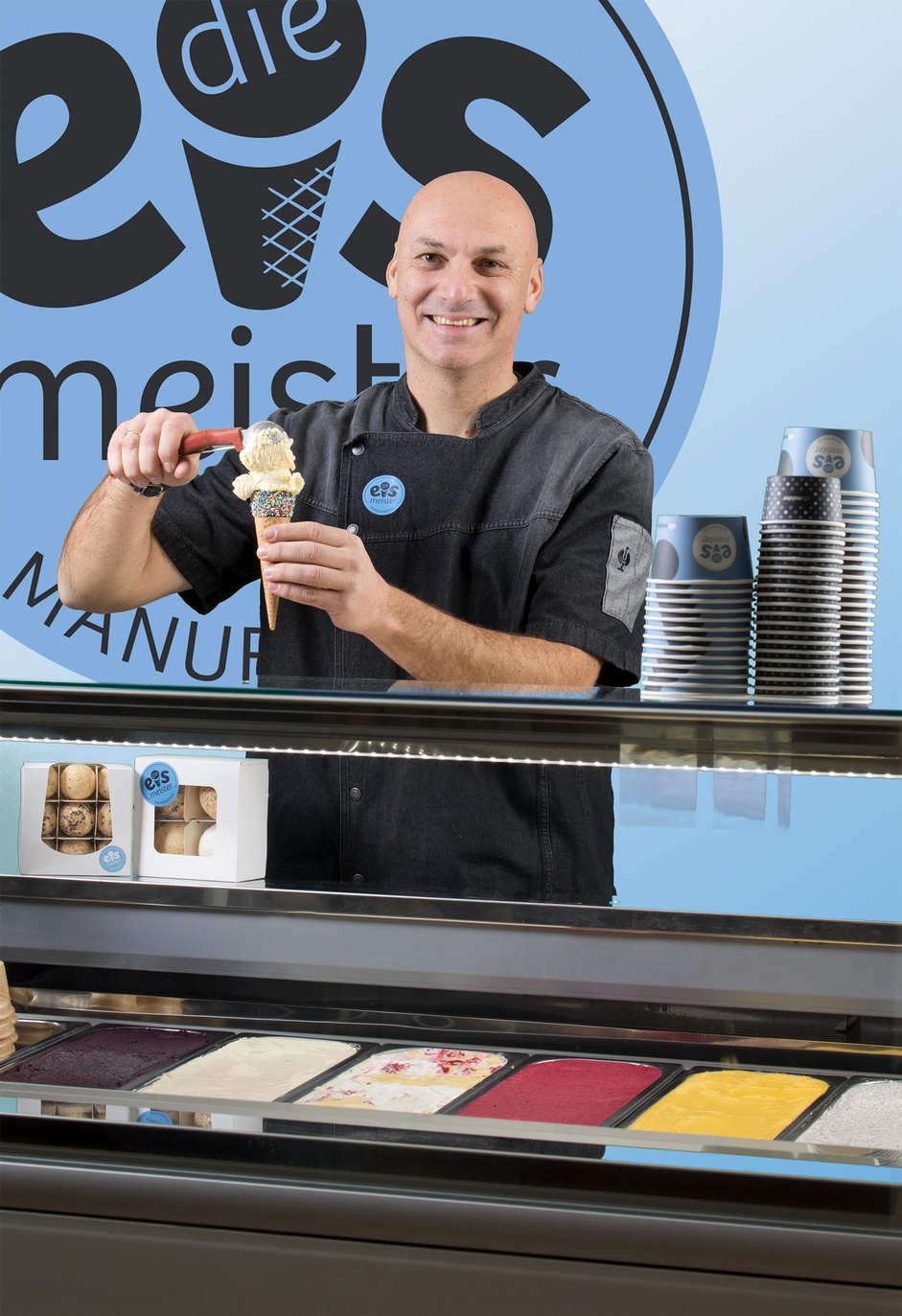 Bereit für die „coolste“ Jahreszeit: Martin Klikovits im Eisgeschäft in Rust