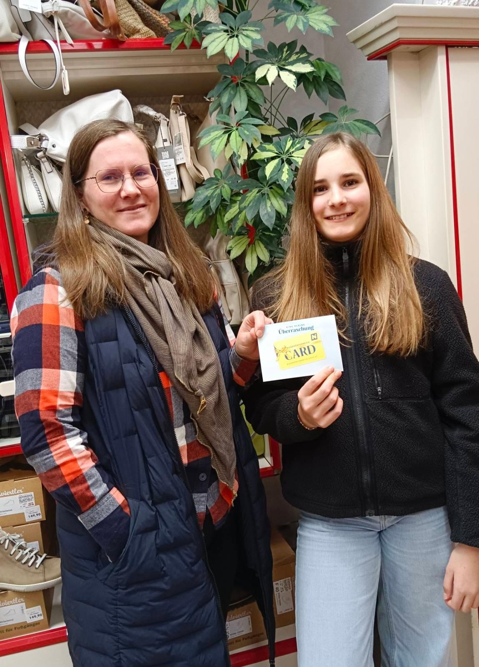 Foto der Gewinnüberreichtung