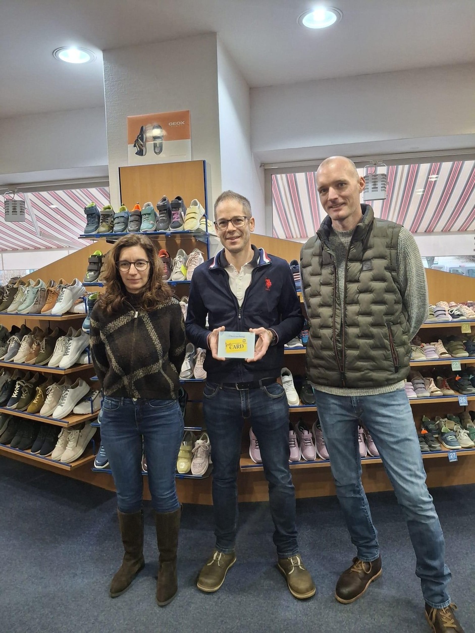 Foto der Gewinnüberreichtung