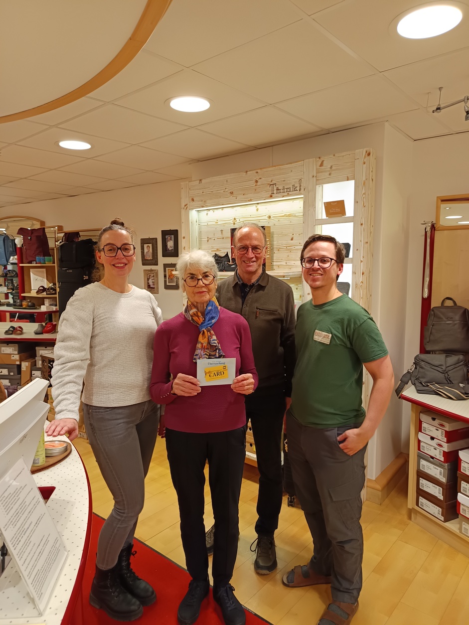 Foto der Gewinnüberreichtung