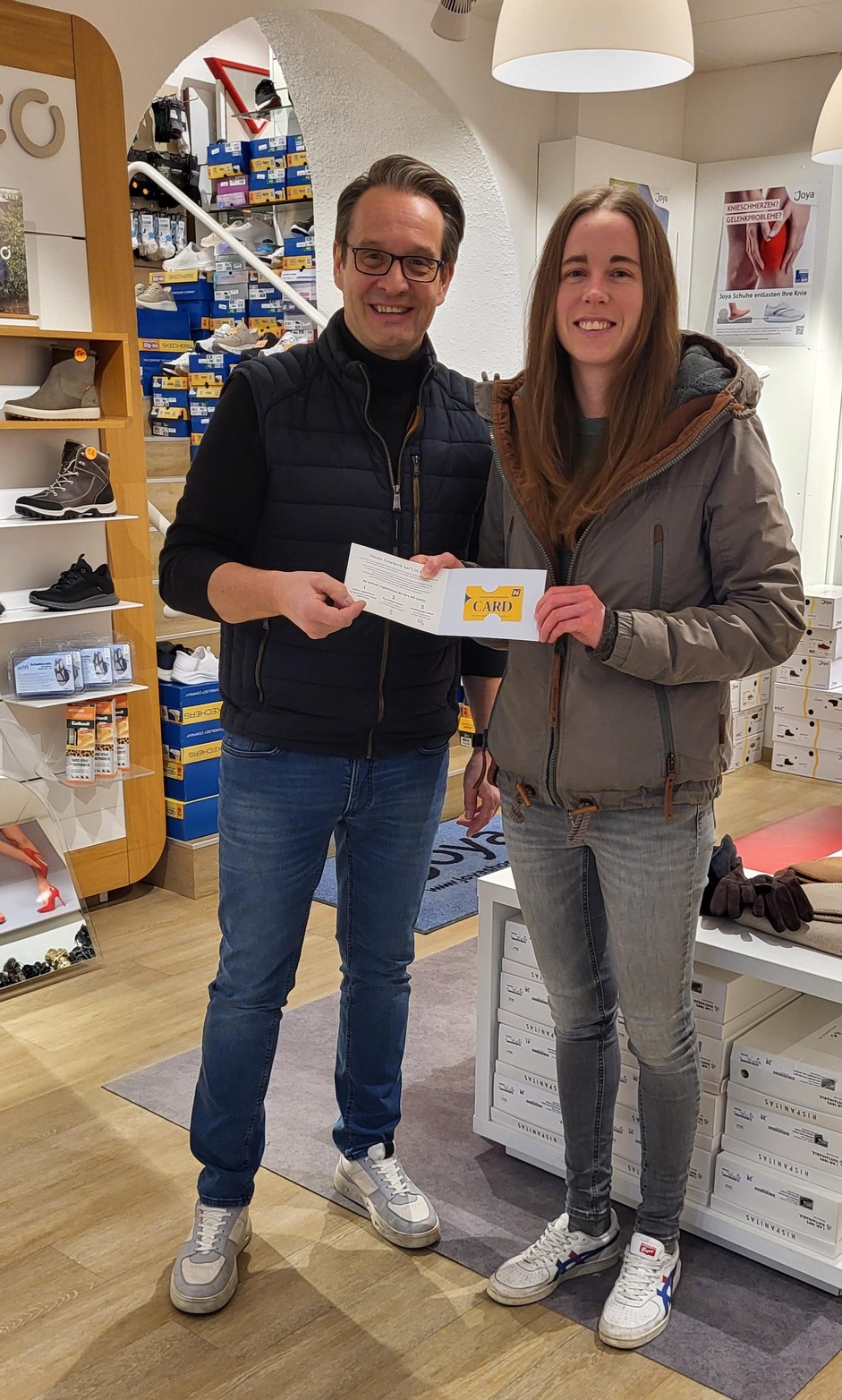 Foto der Gewinnüberreichtung