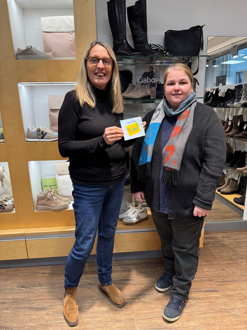 Foto der Gewinnüberreichtung