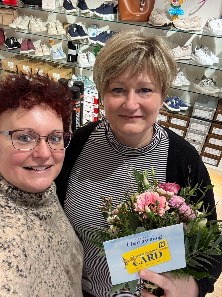 Foto der Gewinnüberreichtung