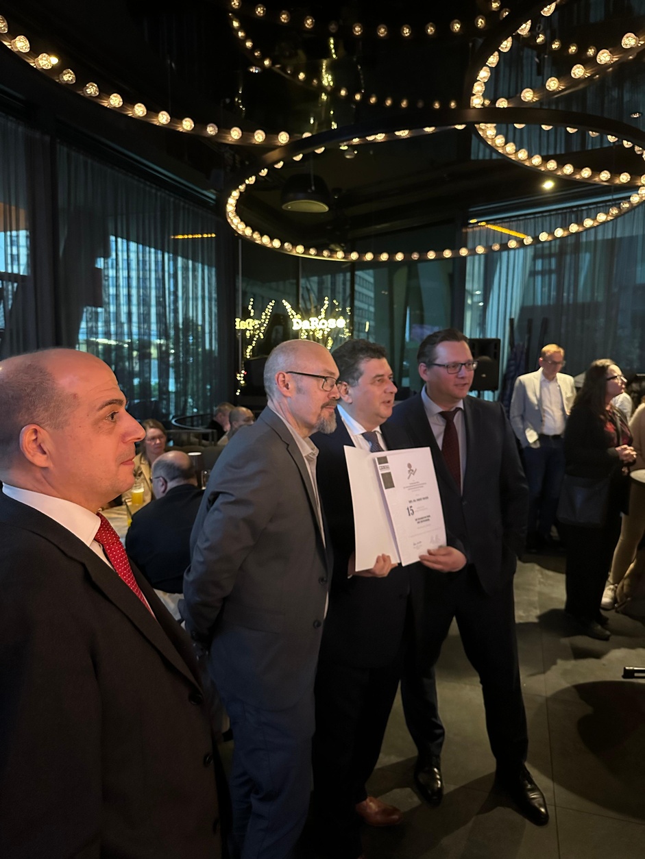 Gruppe von stehenden Personen