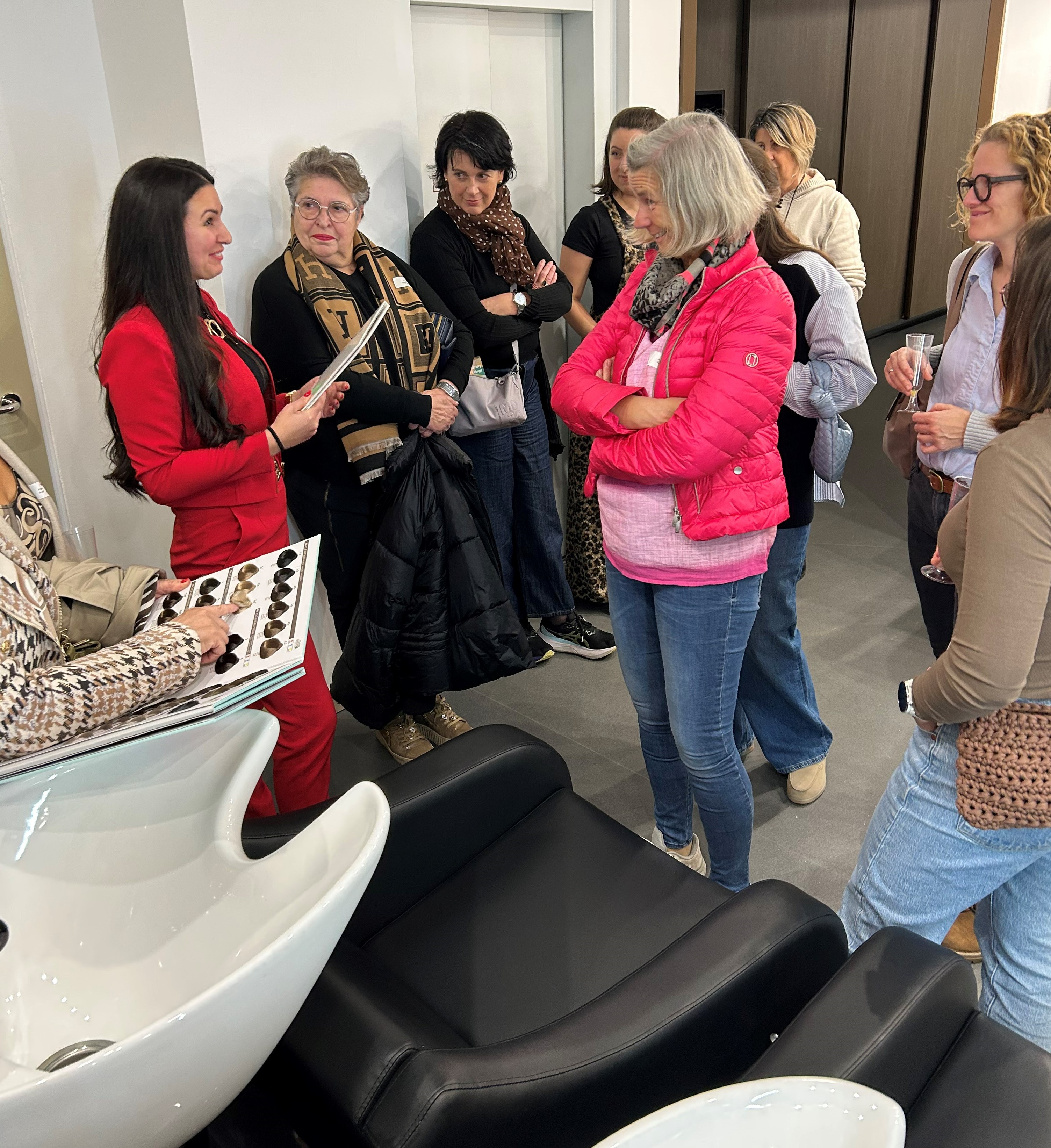 Frauen bei Gespräch