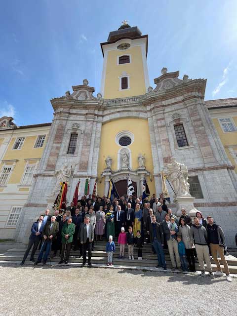 Teilnehmer der Weihe der Innungsfahne der Metalltechniker