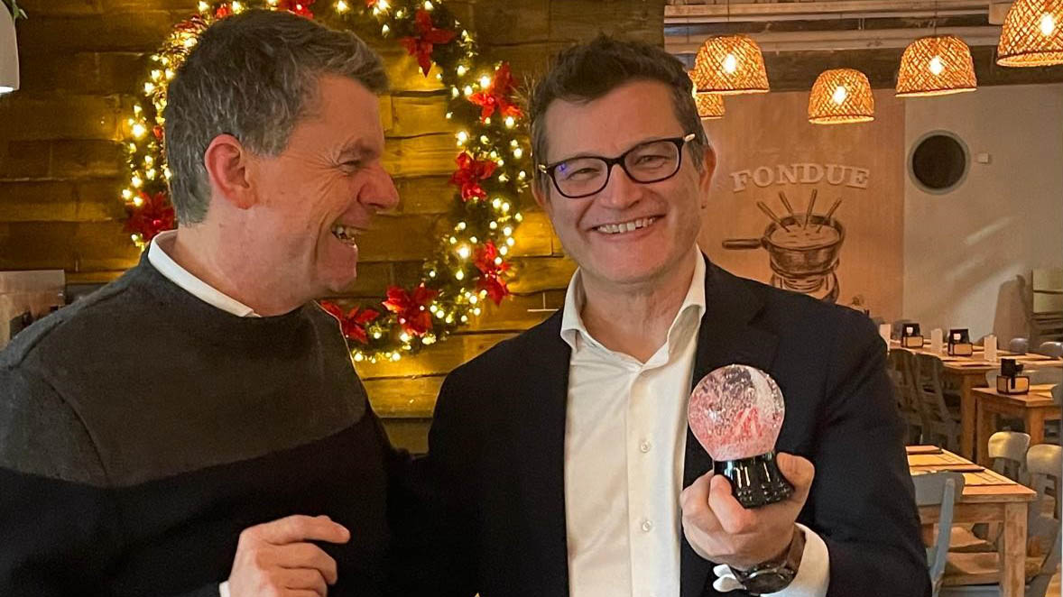 Zwei lachende M&auml;nner