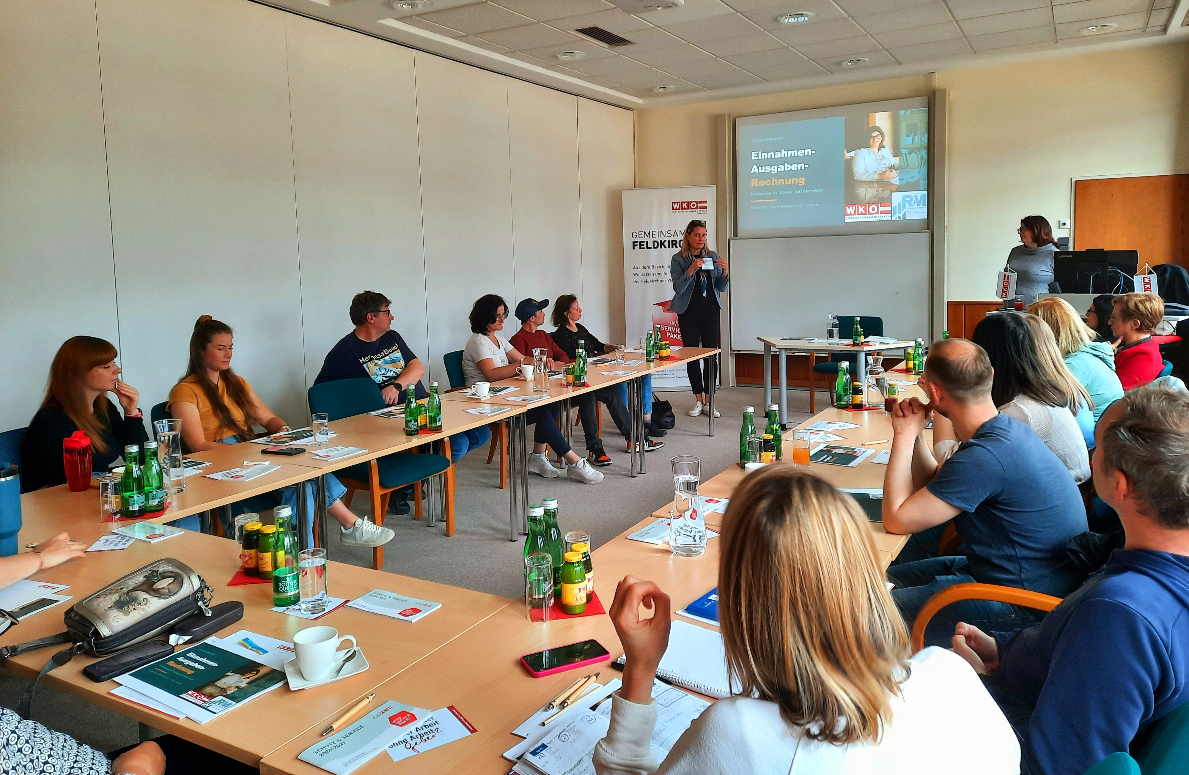 Einnahmen Ausgaben Rechnung Gruppenfoto 2