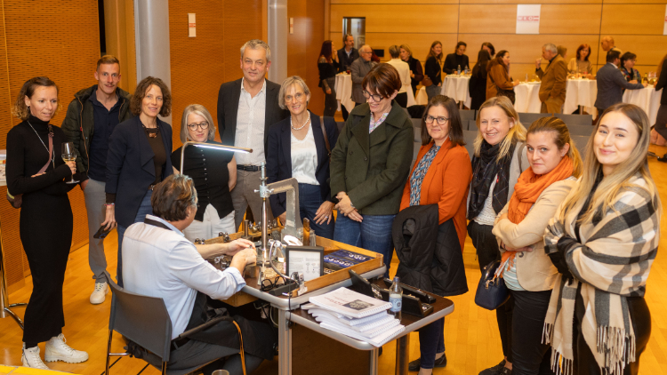 Publikum beim Diamentschleifer