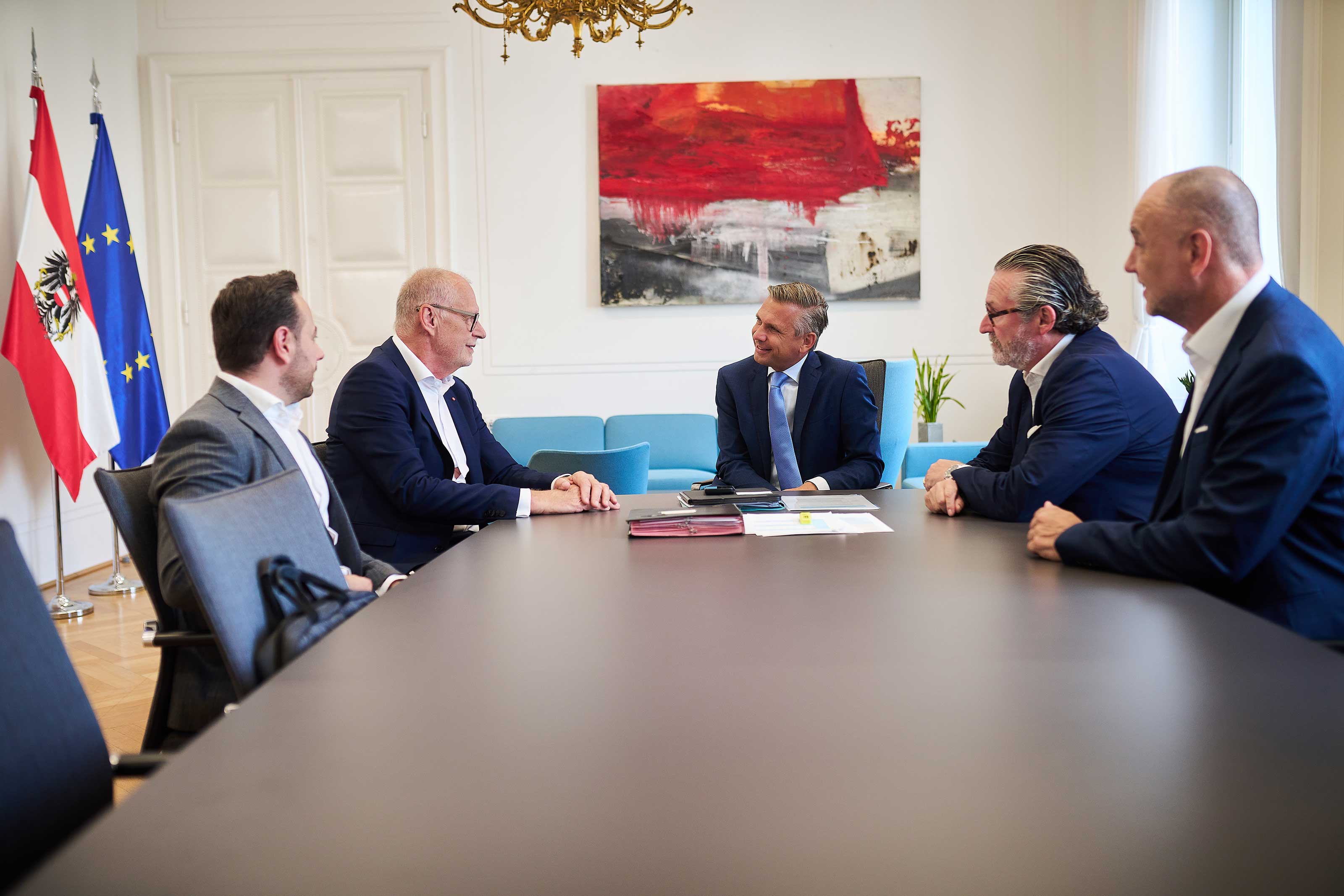 Sinan Ibili (GF Versicherungsagenten), Horst Grandits (Bundesobmann der Versicherungsagenten), BM Hattmannsdorfer, Christoph Berghammer (Fachverbandsobmann der Versicherungsmakler), Erwin Gisch (GF Versicherungsmakler)