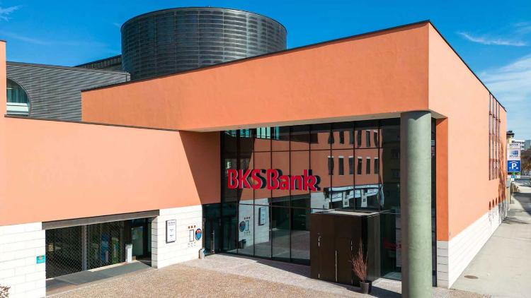 Außenansicht des BKS Gebäudes in Klagenfurt