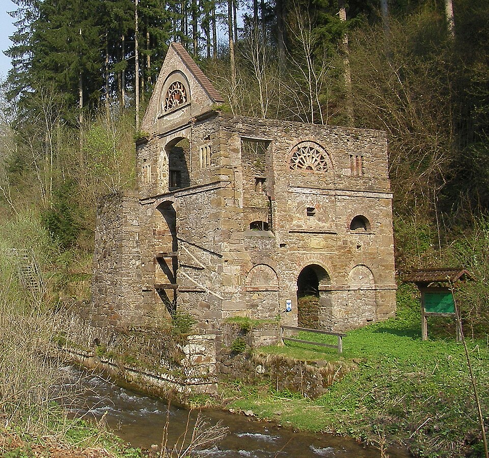 Erzquetsche aus dem 19. Jahrhundert in L&ouml;lling