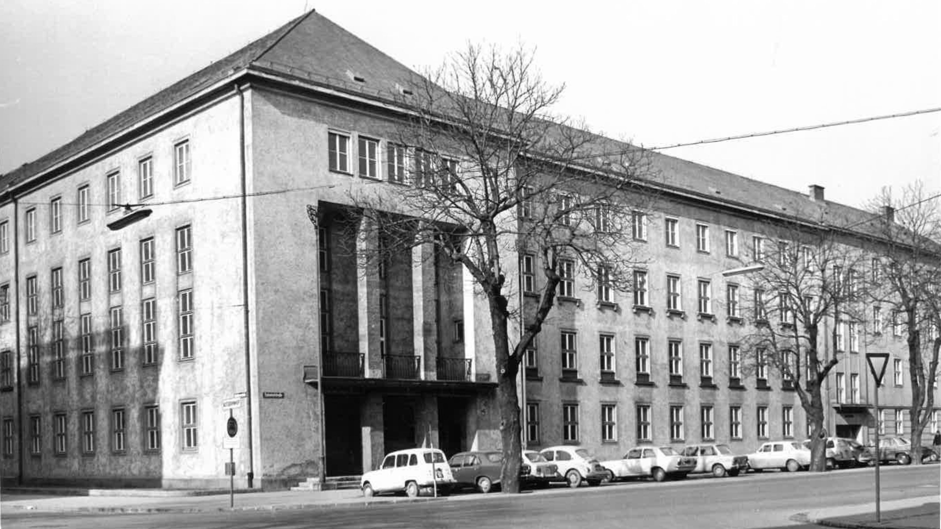 Neues Geb&auml;ude der Handelskammer 1952