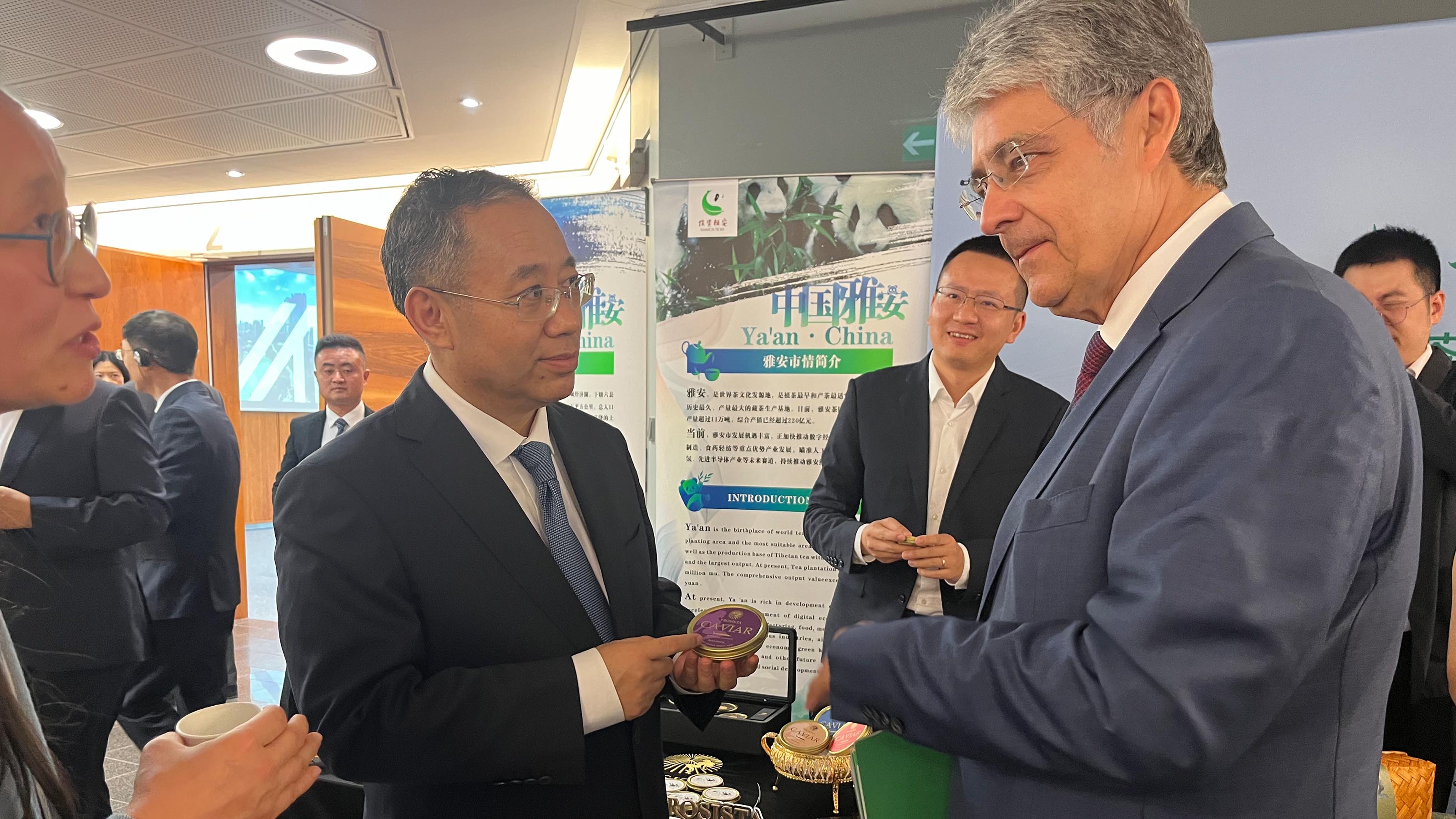 Drei M&auml;nner im Gespr&auml;ch