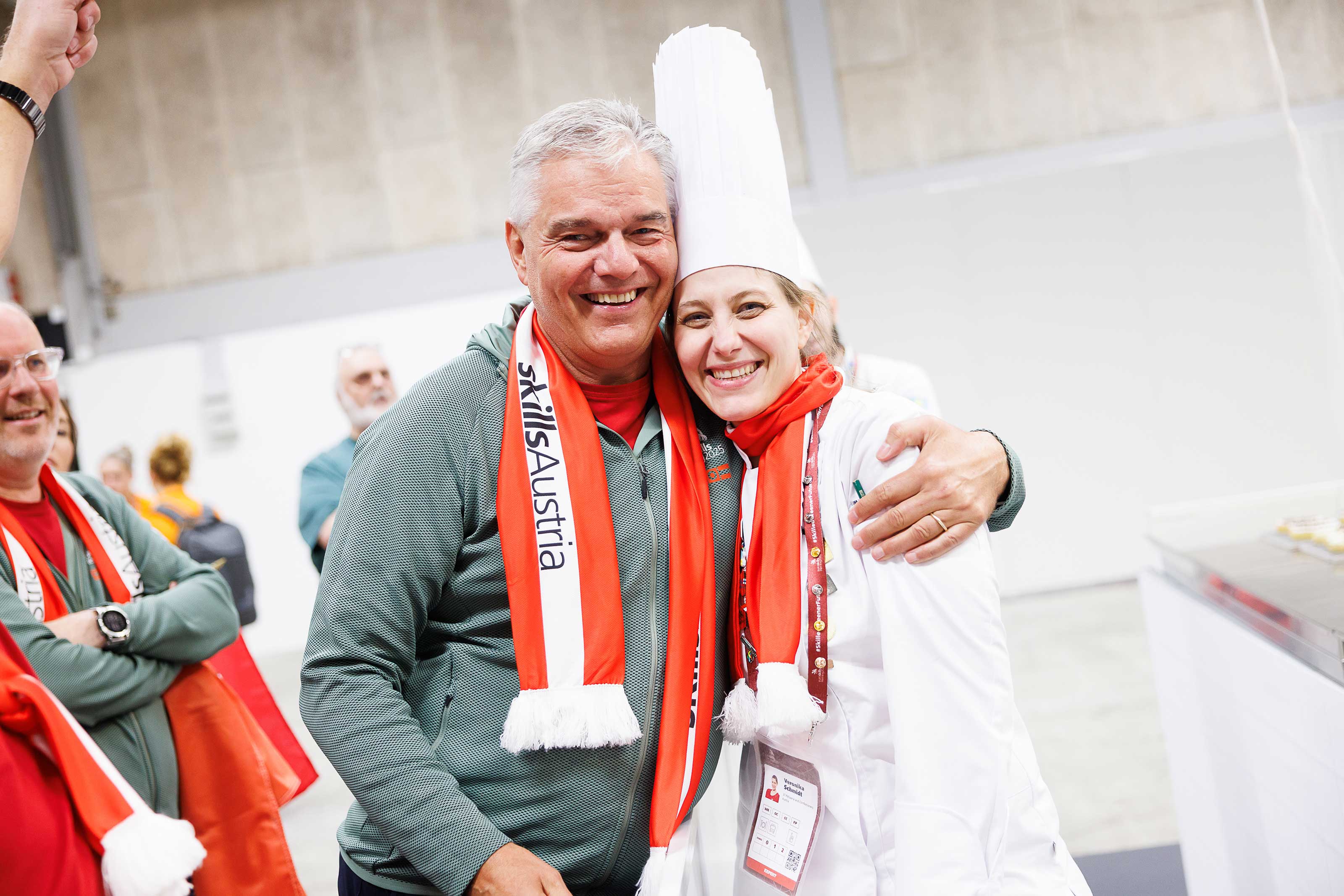 Vizepräsident WKÖ OÖ Leo Jindrak und Expertin Veronika Schmidt