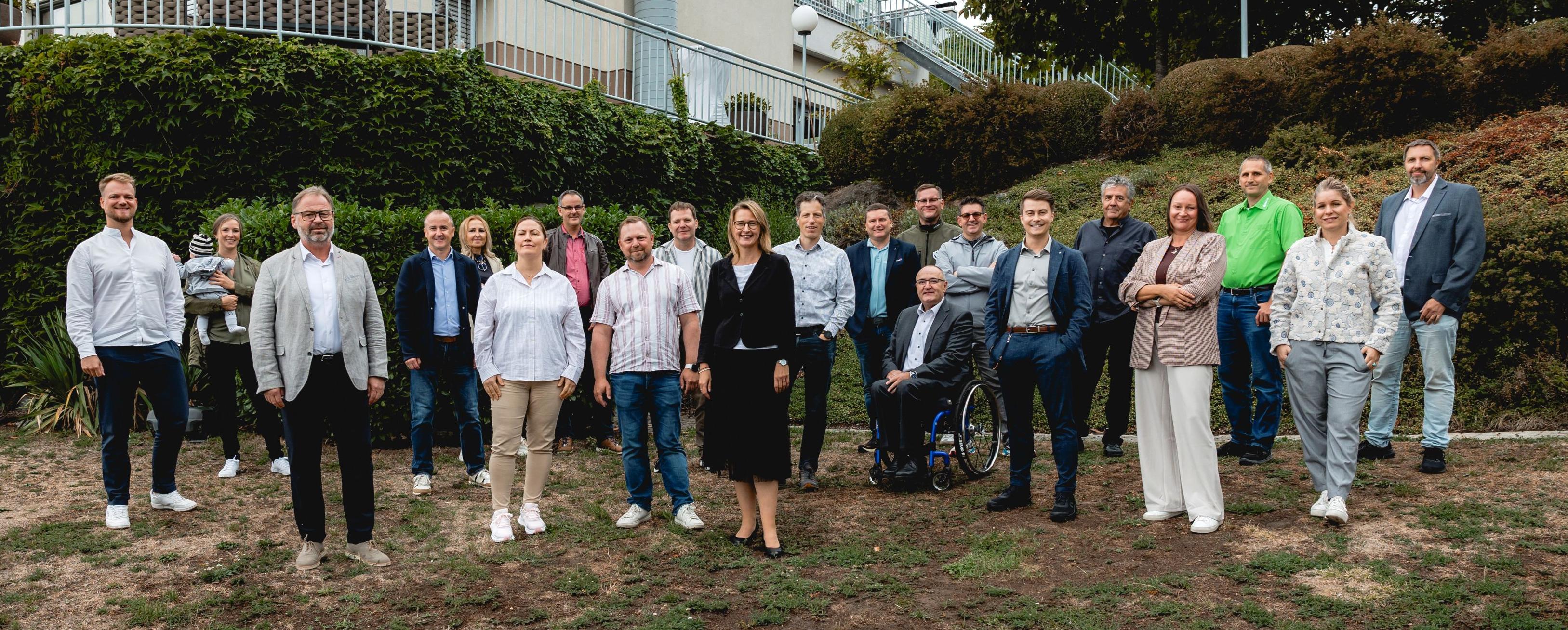 Gruppenfoto im Freien