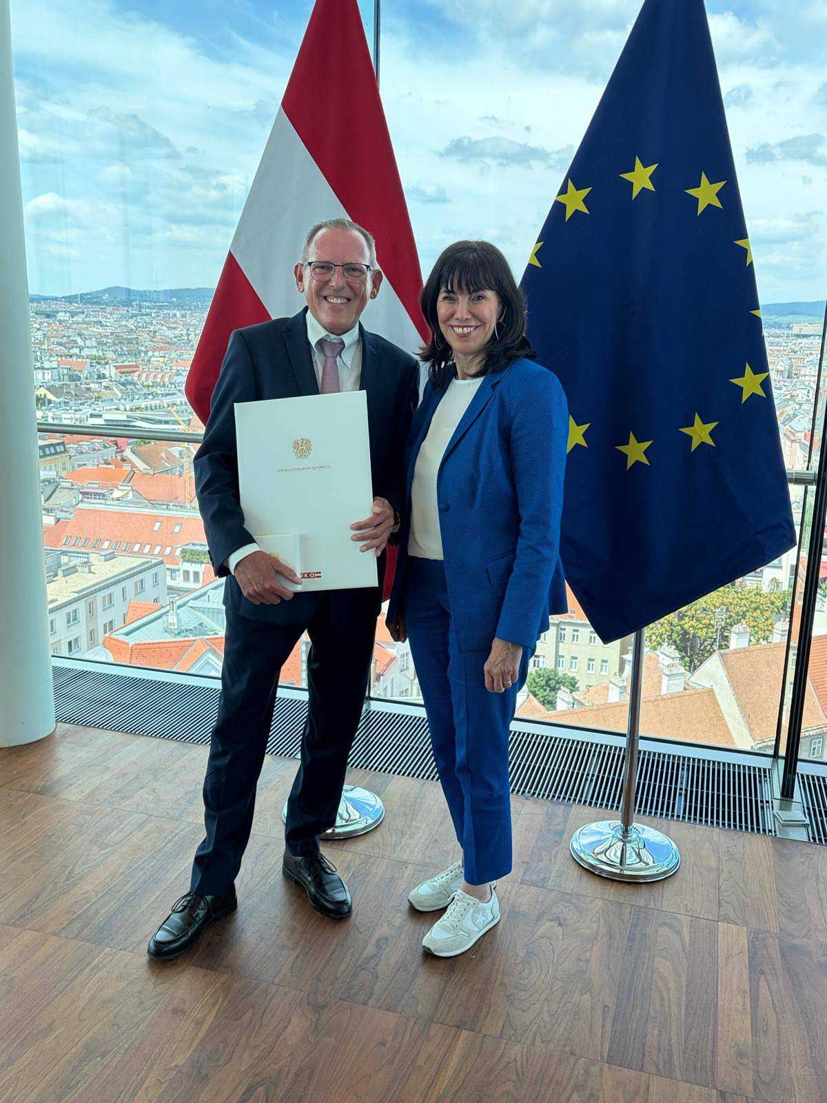KommR Gunther Riedlsperger und Pr&auml;sidentin WK&Ouml; Martha Schultz