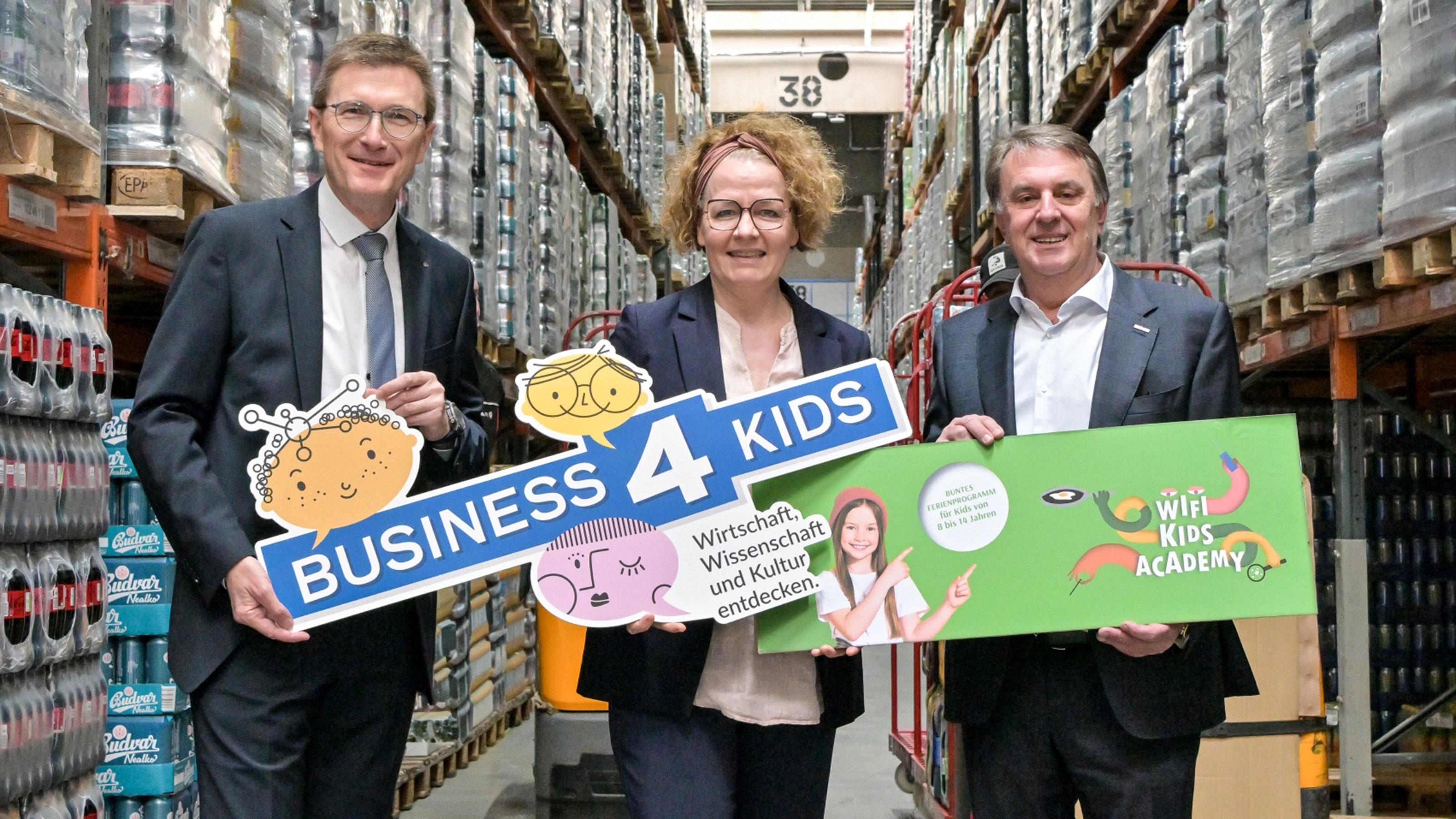 SPAR-Gesch&auml;ftsf&uuml;hrer Alois Huber, N&Ouml; Familienlandesr&auml;tin Christiane Teschl-Hofmeister und WKN&Ouml;-Pr&auml;sident Wolfgang Ecker (v.l.)