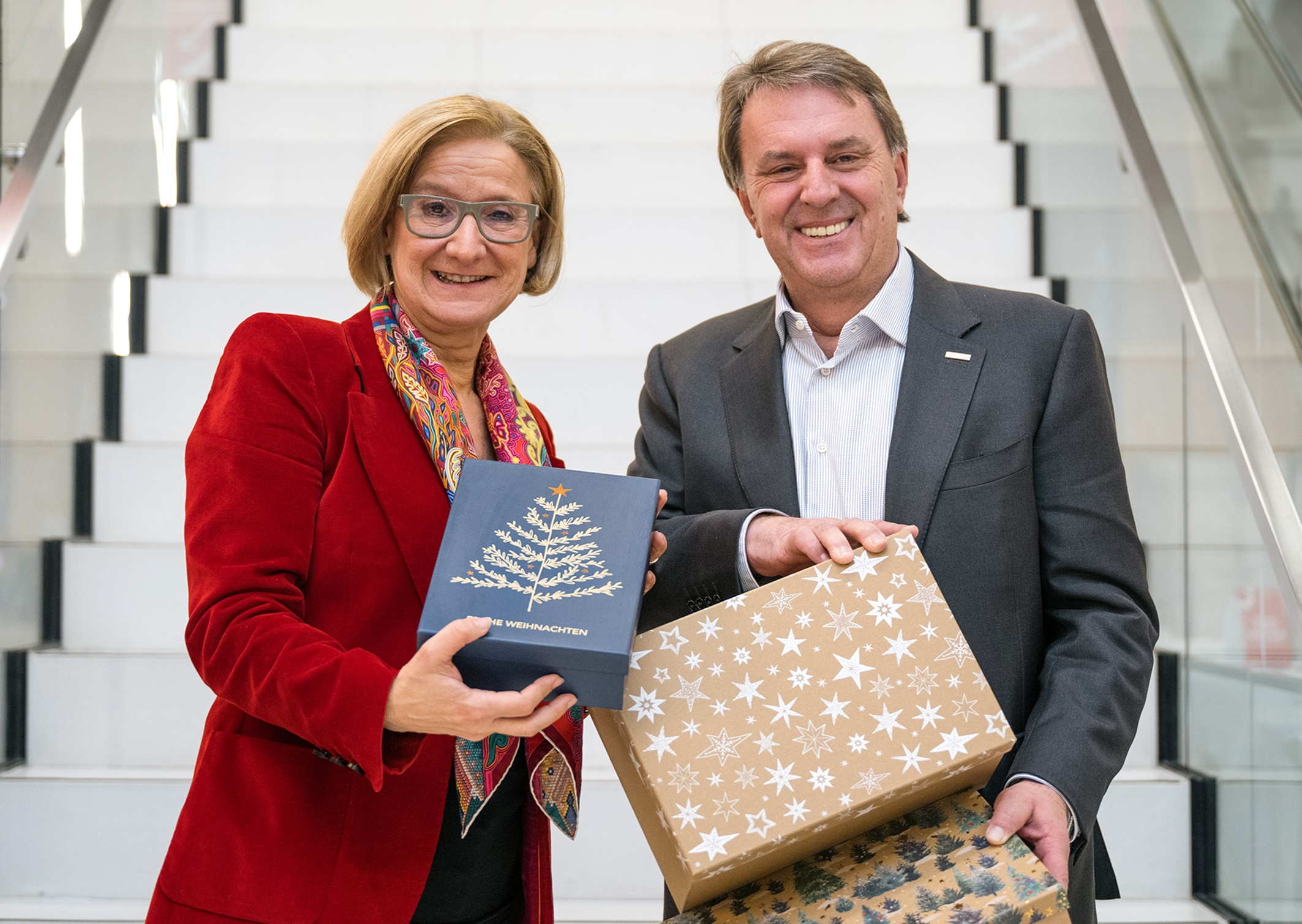 Landeshauptfrau Johanna Mikl-Leitner und Wirtschaftskammer NÖ-Präsident Wolfgang Ecker rufen zum regionalen Einkauf auf.