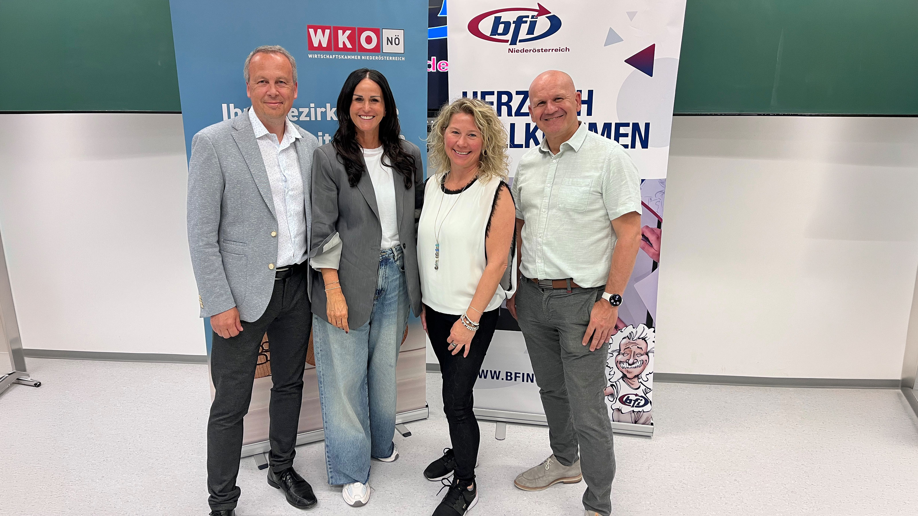Josef Vollmer, Bezirksstellenleiterin Andrea List-Margreiter, BFI Mitarbeiterin Tanja Fleck, Leiter Josef Hesoun Ausbildungszentrum Hannes Gersthofer