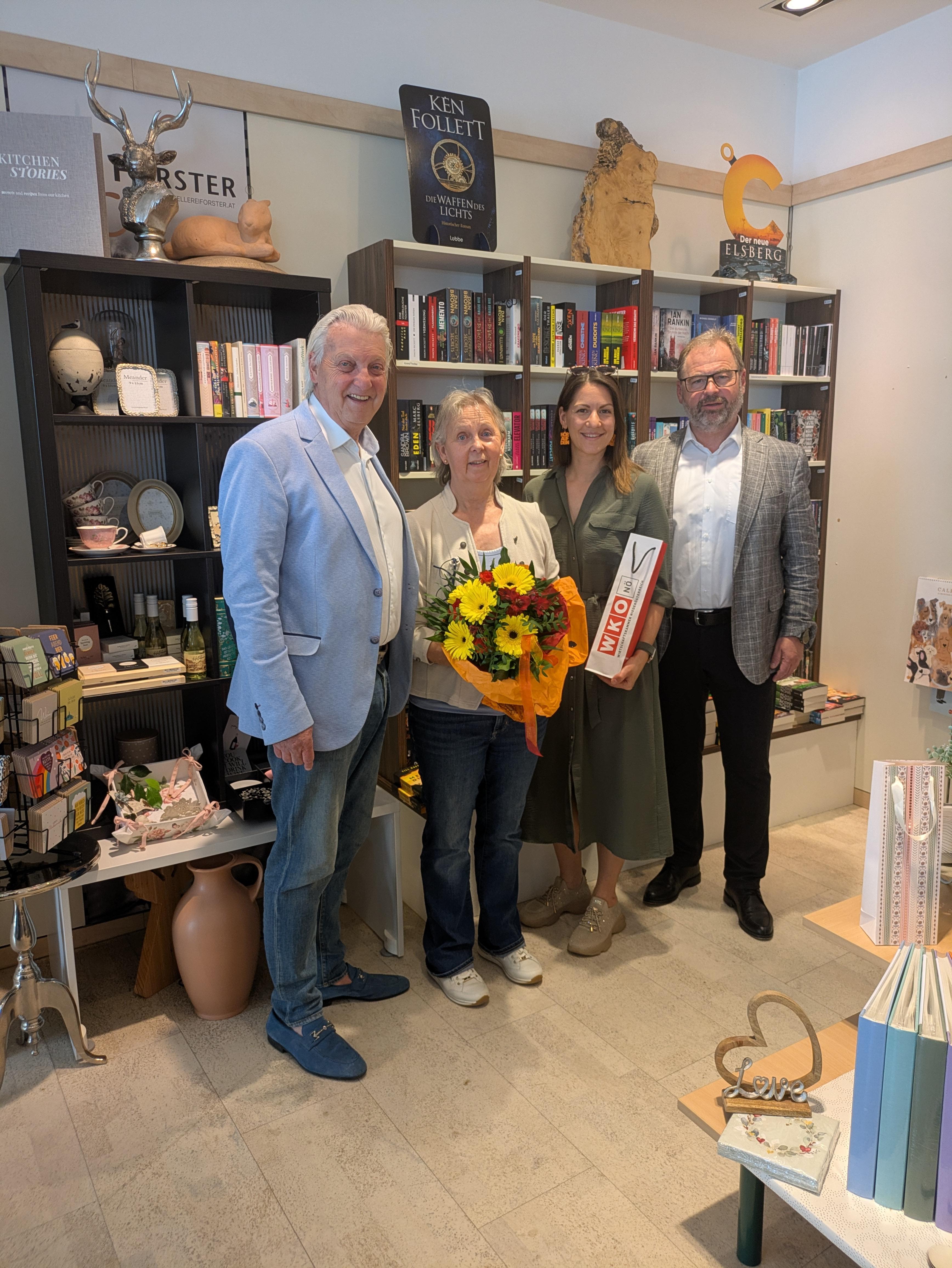 Gruppenfoto in Buchhandlung
