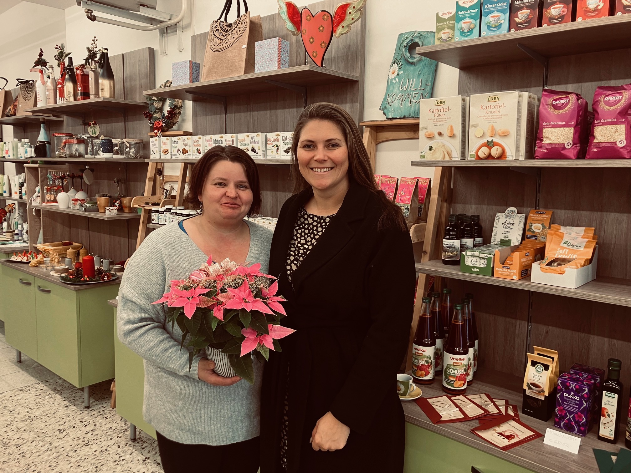 Tanja Zibek-Scheidl und Junge Wirtschaft Bezirksvorsitzende Gabriela Steiner