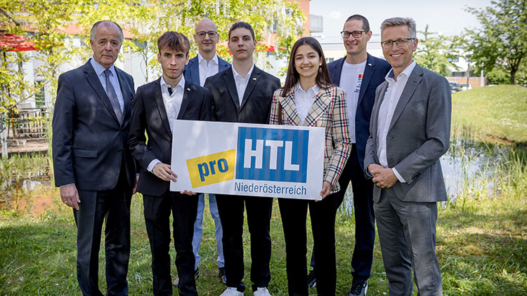 NÖ Fachgruppenobmann Metalltechnische Industrie Veit Schmid-Schmidsfelden, HTL-Mistelbach Schüler Lucas Duch, WKNÖ-Direktor Johannes Schedlbauer, HTL-Mistelbach Schüler Jakob Schuch, HTL-Mistelbach Schülerin Lorena Simion, HTL-Mistelbach Professor Martin 