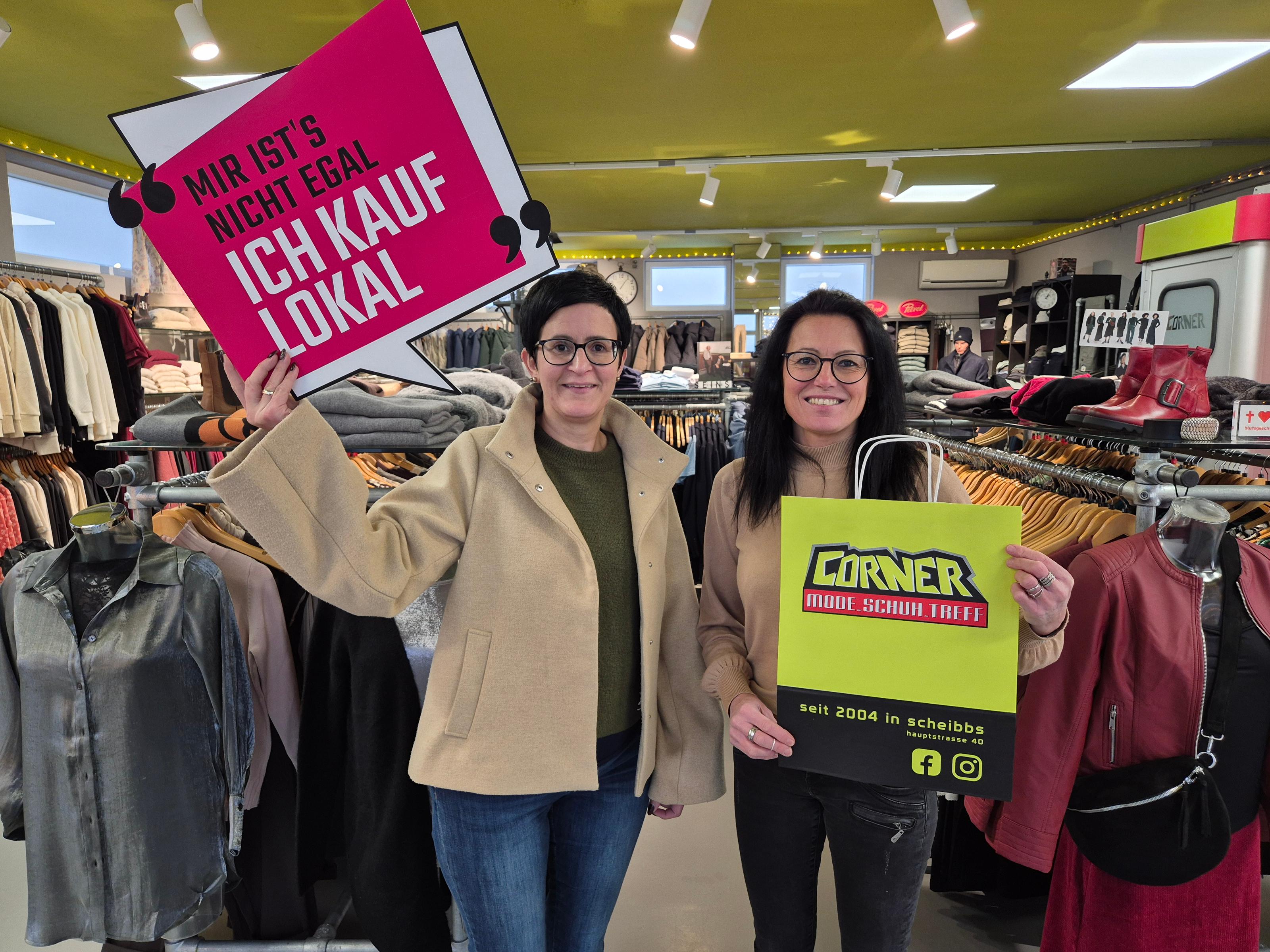 Silvia Teufl und Claudia Höfler im Geschäft