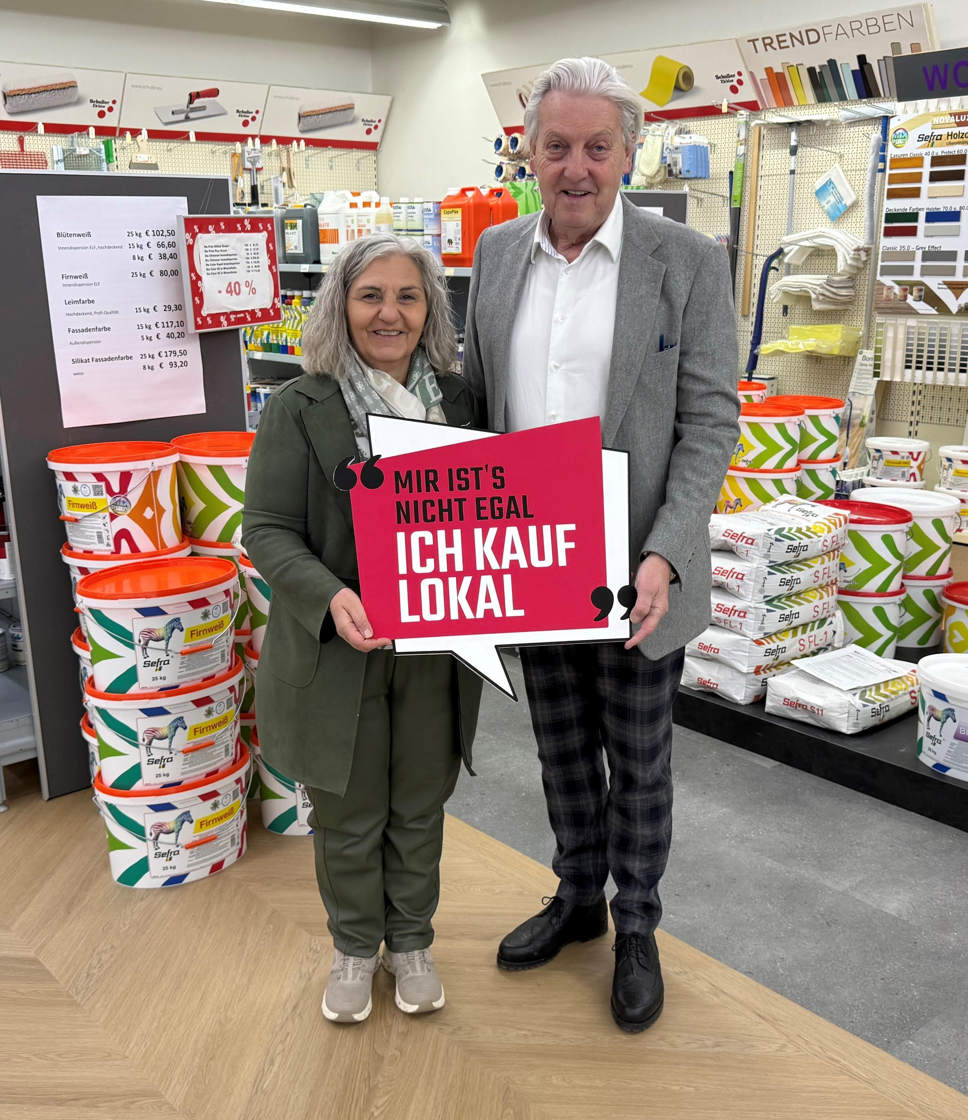 Gabriele Klamert vom Studio Eis in Hollabrunn und Bezirksstellenobmann Alfred Babinsky