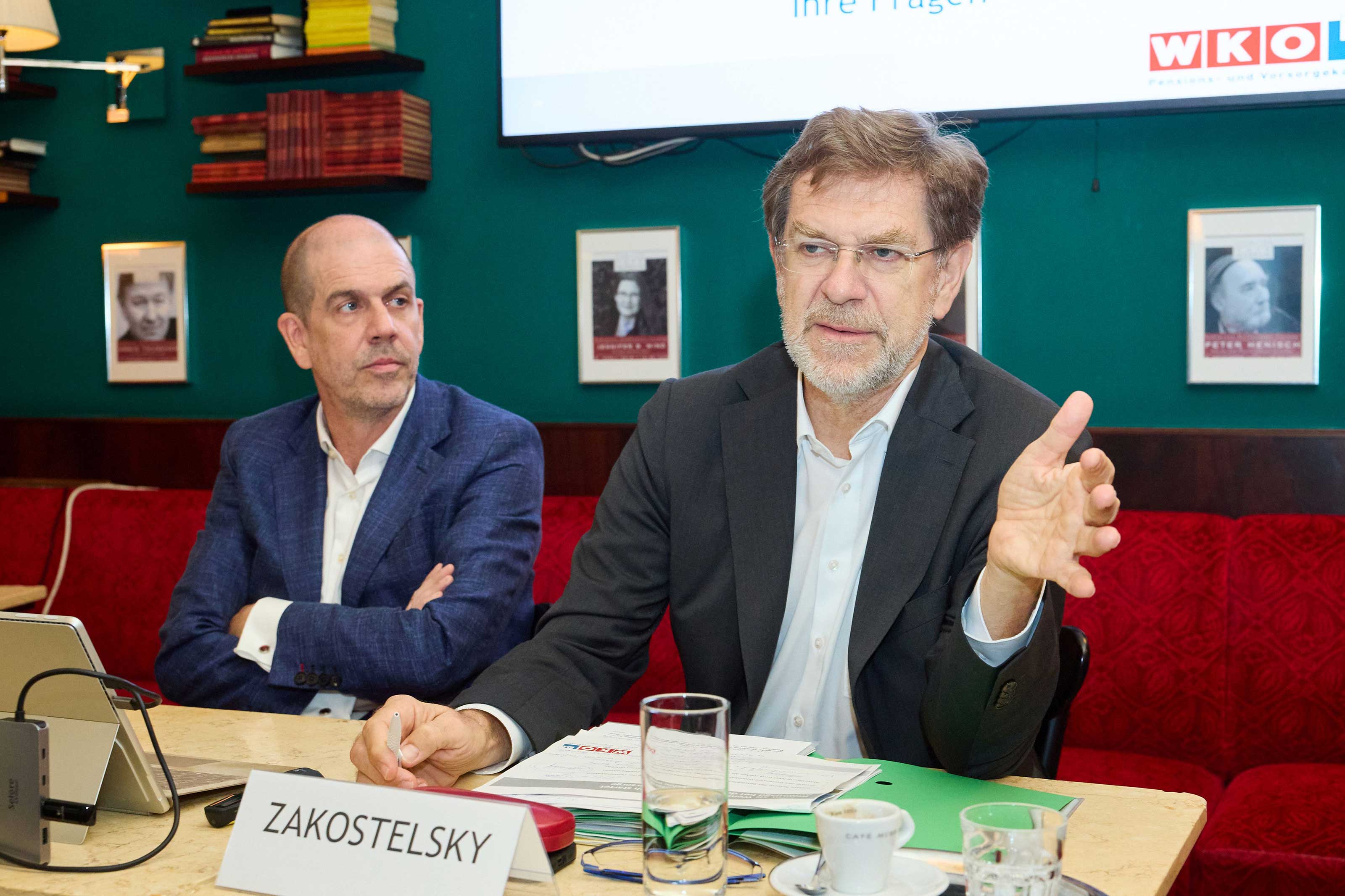 Dr. Peter Hajek, Markt- und Meinungsforscher von UNIQUE research und Mag. Andreas Zakostelsky, Obmann des Fachverbands der Pensions- und Vorsorgekassen