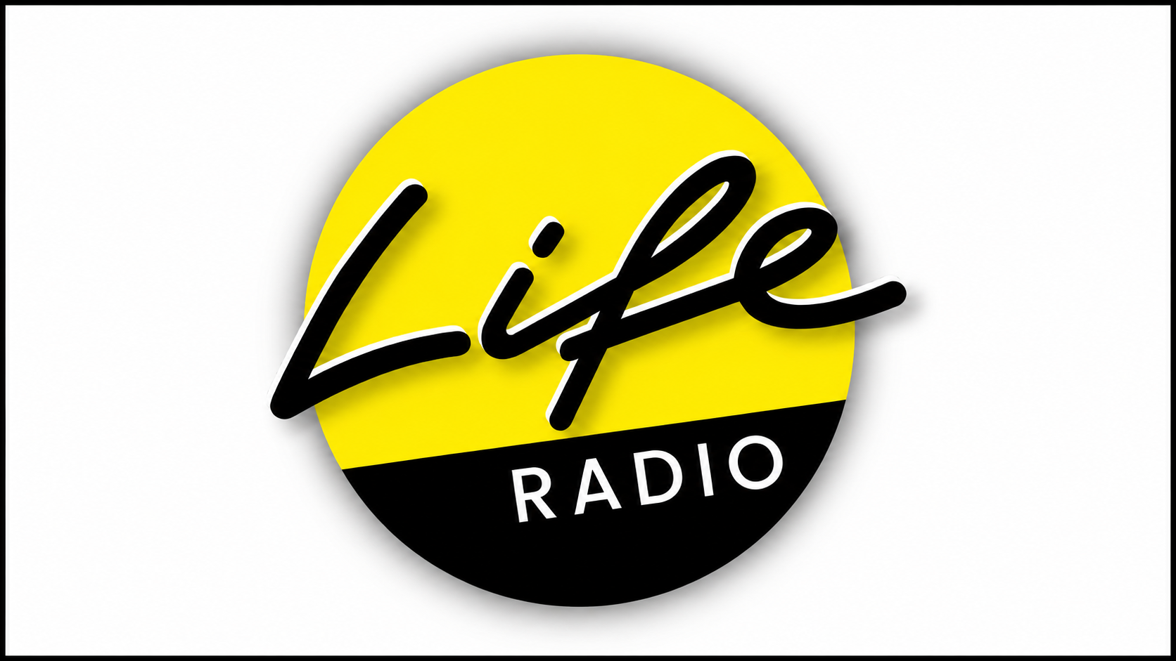Logo von Life Radio mit schwarzem Schriftzug auf gelbem Kreis und schwarzem Bereich mit wei&szlig;em &bdquo;RADIO&ldquo;-Schriftzug.