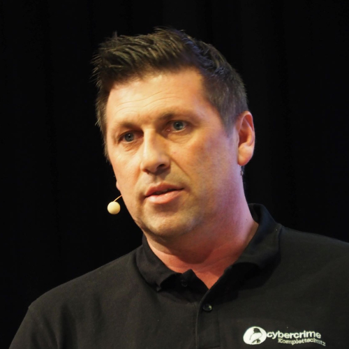 Porträtbild Oliver Hietz