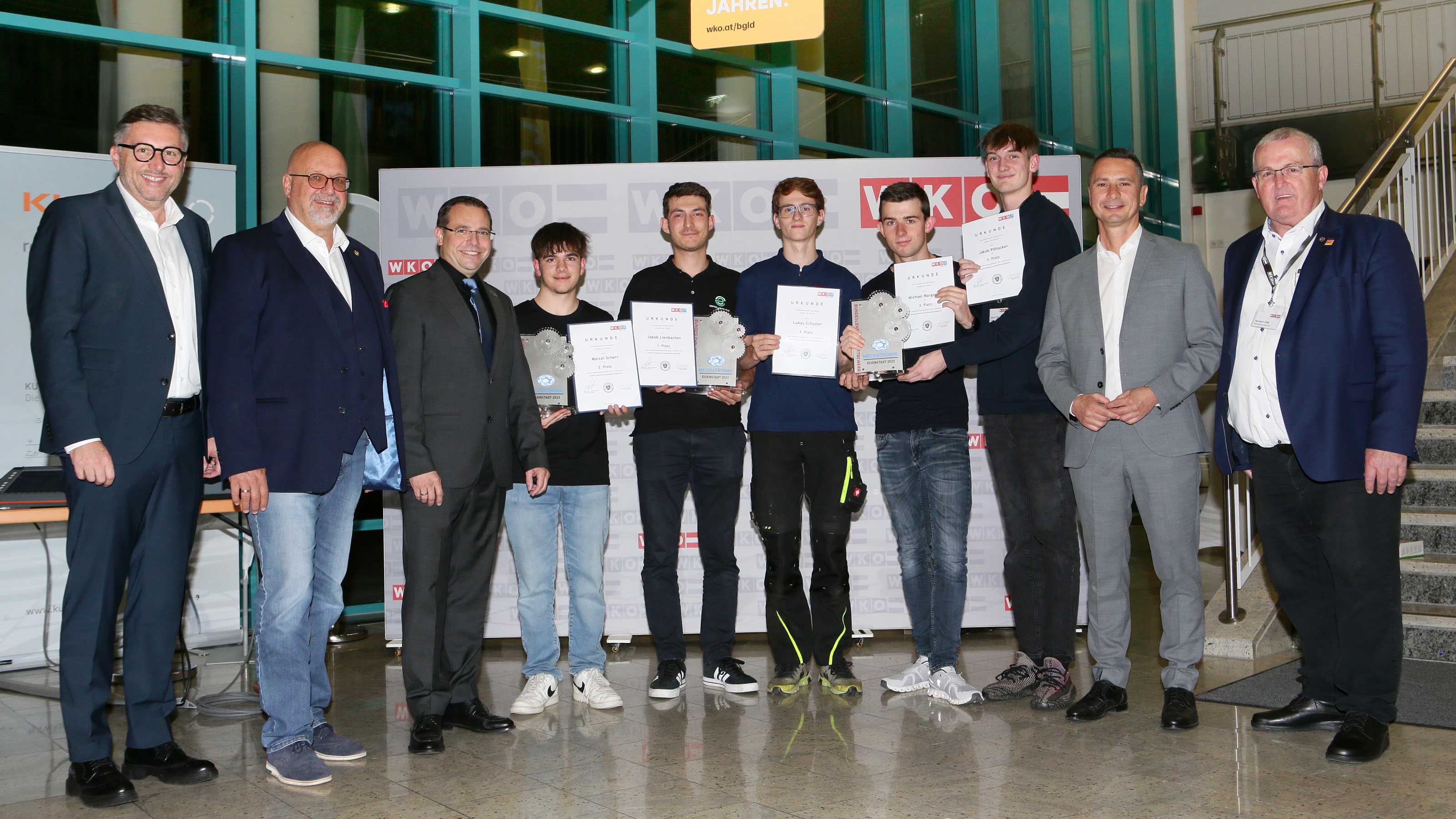 Gruppenbild der Sieger des Bundeslehrlingswettbewerbes Mechatronik 2023