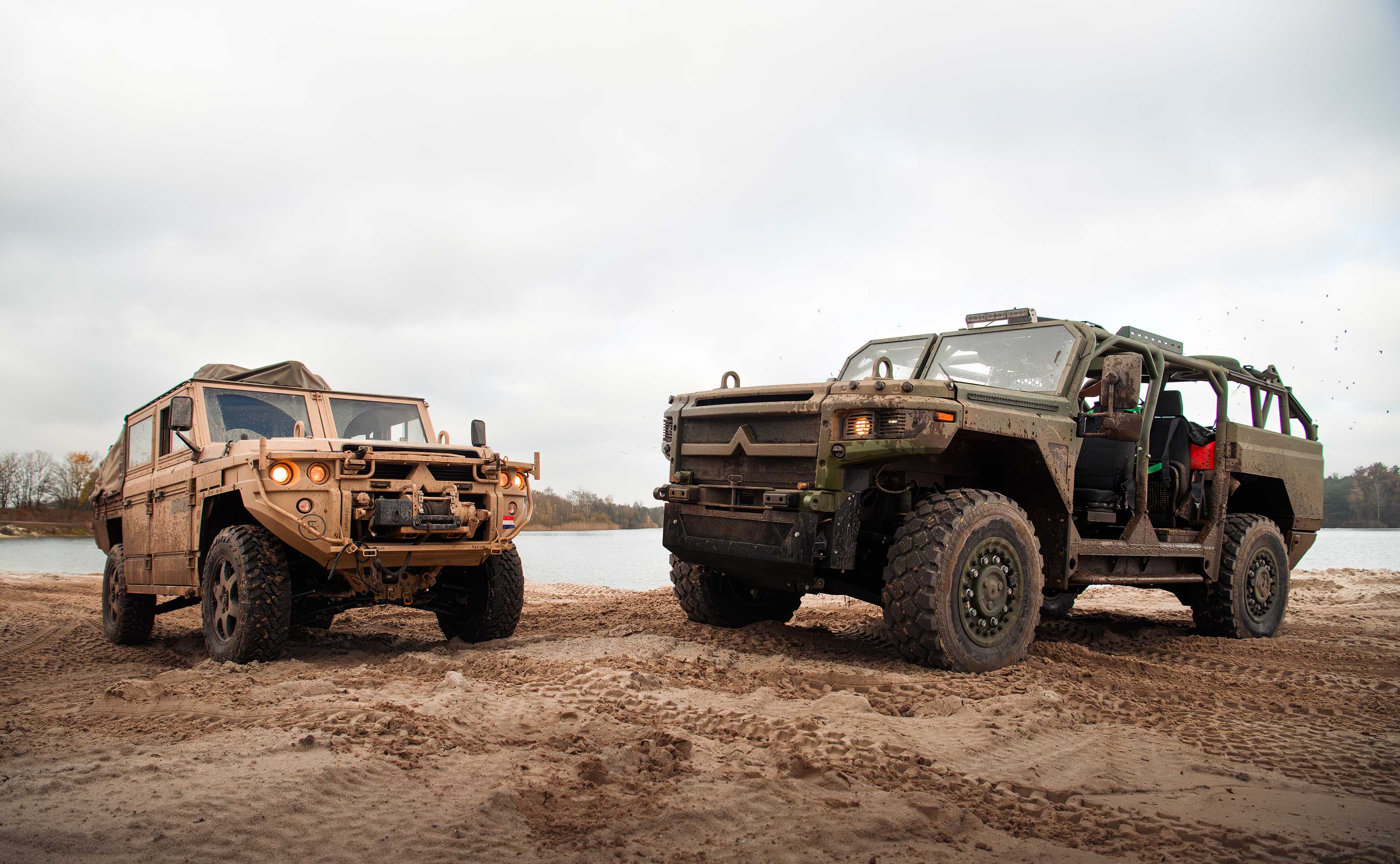 Zwei Steyr Motors Defenture Mammoth