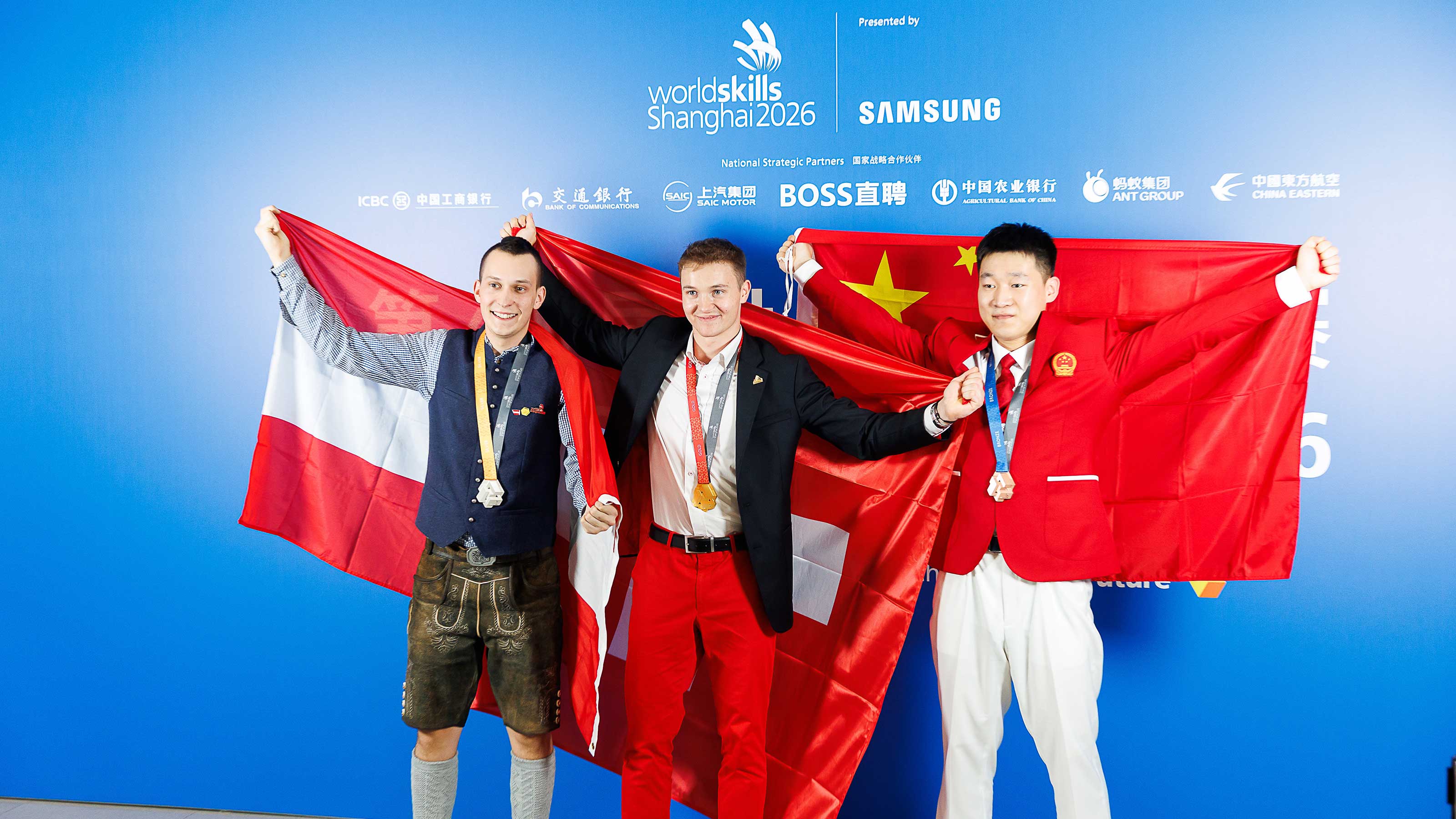 Silbermedaillengewinner Marcel Riener mit dem Goldmedaillengewinner aus der Schweiz und dem Bronzemedaillengewinner aus China