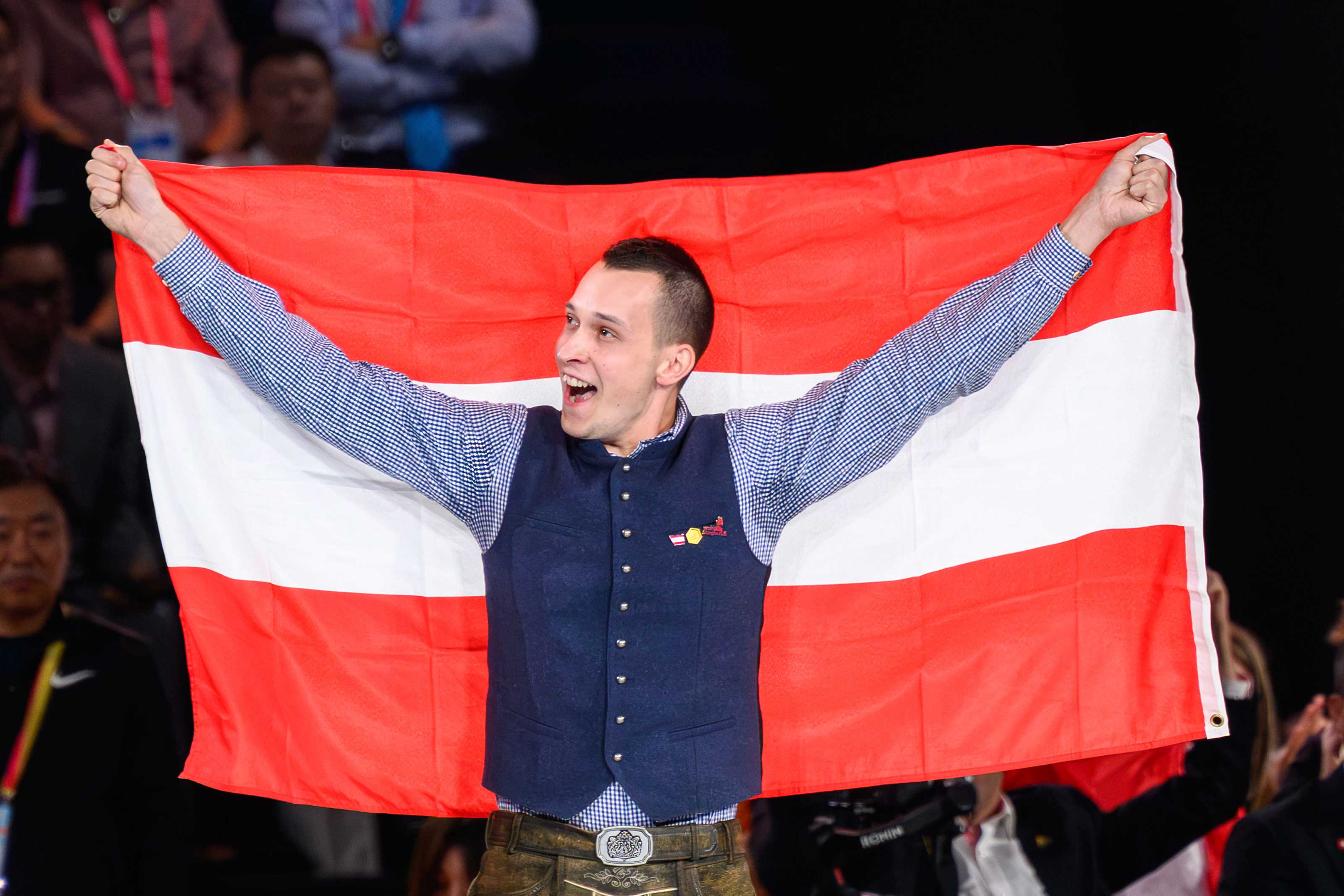 Teilnehmer bei den WorldSkills 2026 im Beruf Sanit&auml;r- und Heizungstechnik, Marcel Riener bei der Siegerehrung