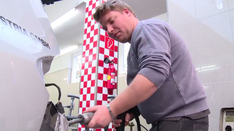 Karosserieprofis im Farbenrausch