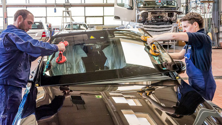 Scheibenwechsel beim PKW