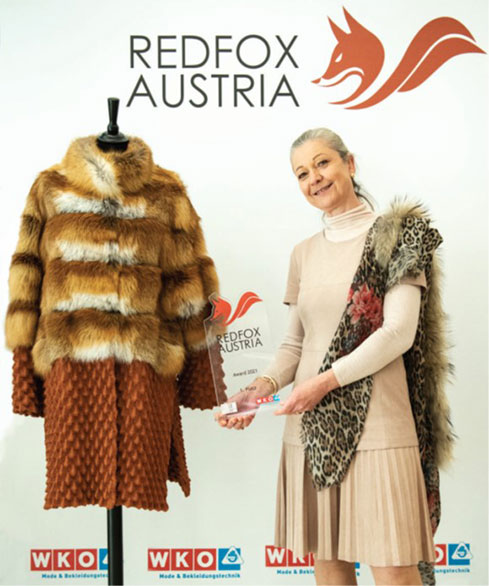 Charlotte Binder-K&uuml;ll mit dem Gewinner-Modell