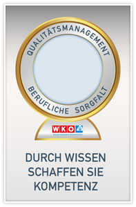 Logo Qualit&auml;tssiegel &bdquo;Qualit&auml;tsmanagement &ndash; Berufliche Sorgfalt&ldquo;, darunter WKO-Logo und Text &bdquo;Durch Wissen schaffen Sie Kompetenz&ldquo;