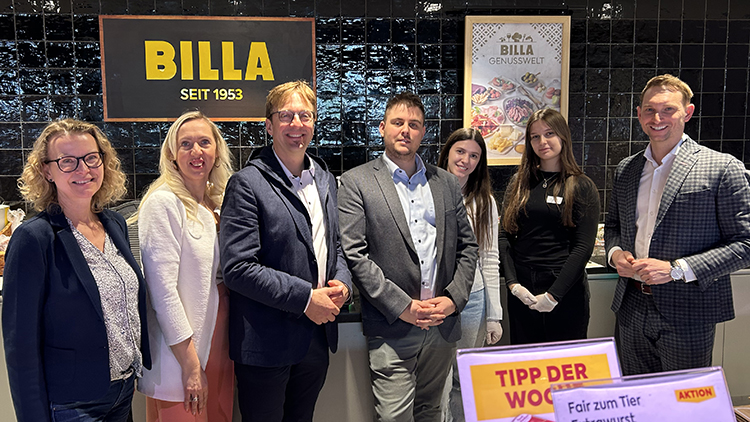 Beim Aktionstag &bdquo;Inklusion macht Schule&ldquo; bei BILLA Ansfelden v.l.: Andrea Danda-B&auml;ck (Leiterin der WKO Linz-Land, Sabine Petzold (REWE), Claus Jungkunz (NEBA Betriebsservice), Michael Prutsch (BILLA) und J&uuml;rgen Kapeller (Obmann der WKO Linz-Land).<br />
