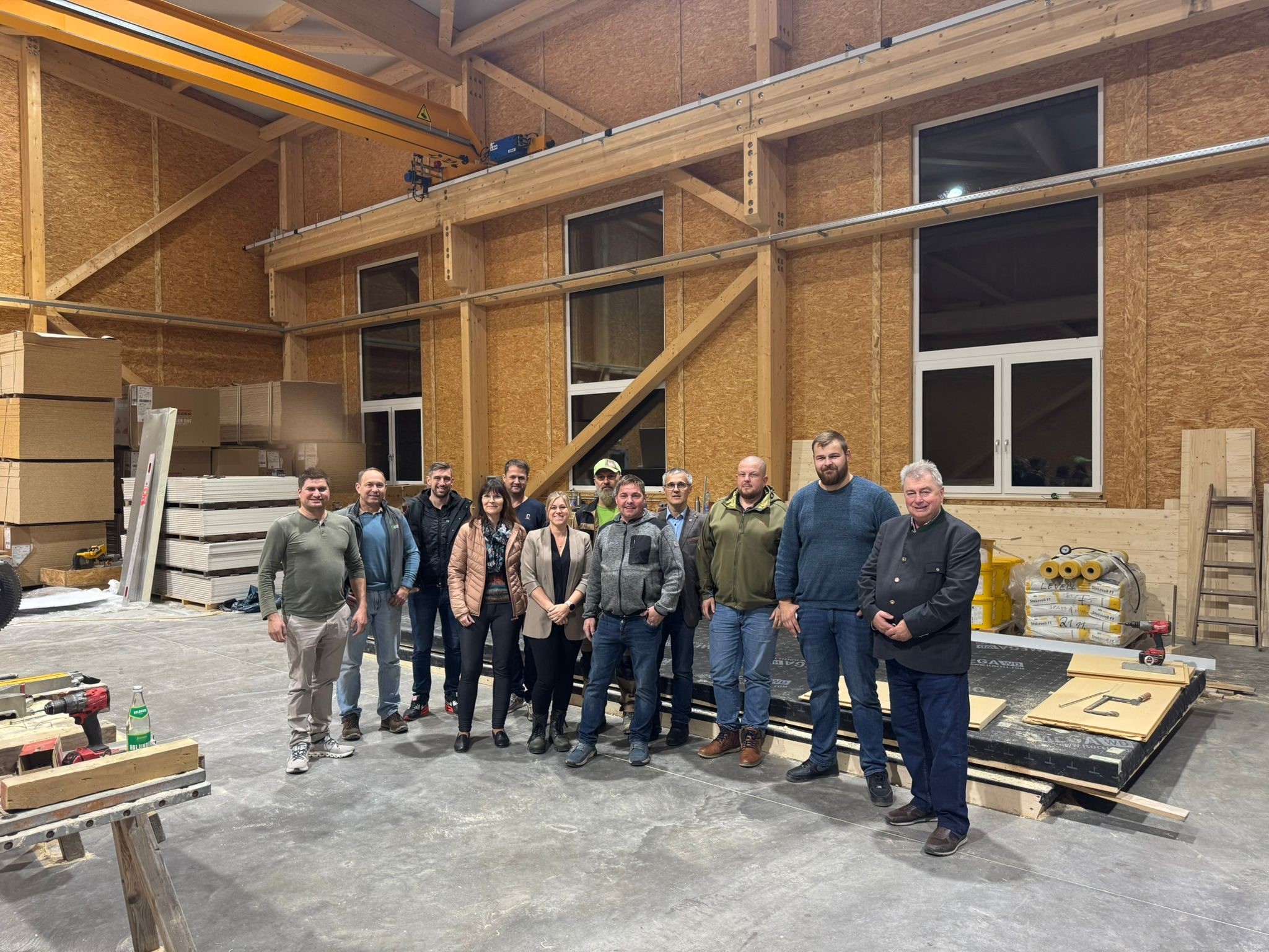 Die Unternehmer aus den Bereichen Bauen, Wohnen und Garten nutzten die Gelegenheit, sich in lockerer Atmosphäre auszutauschen und neue Kontakte zu knüpfen.