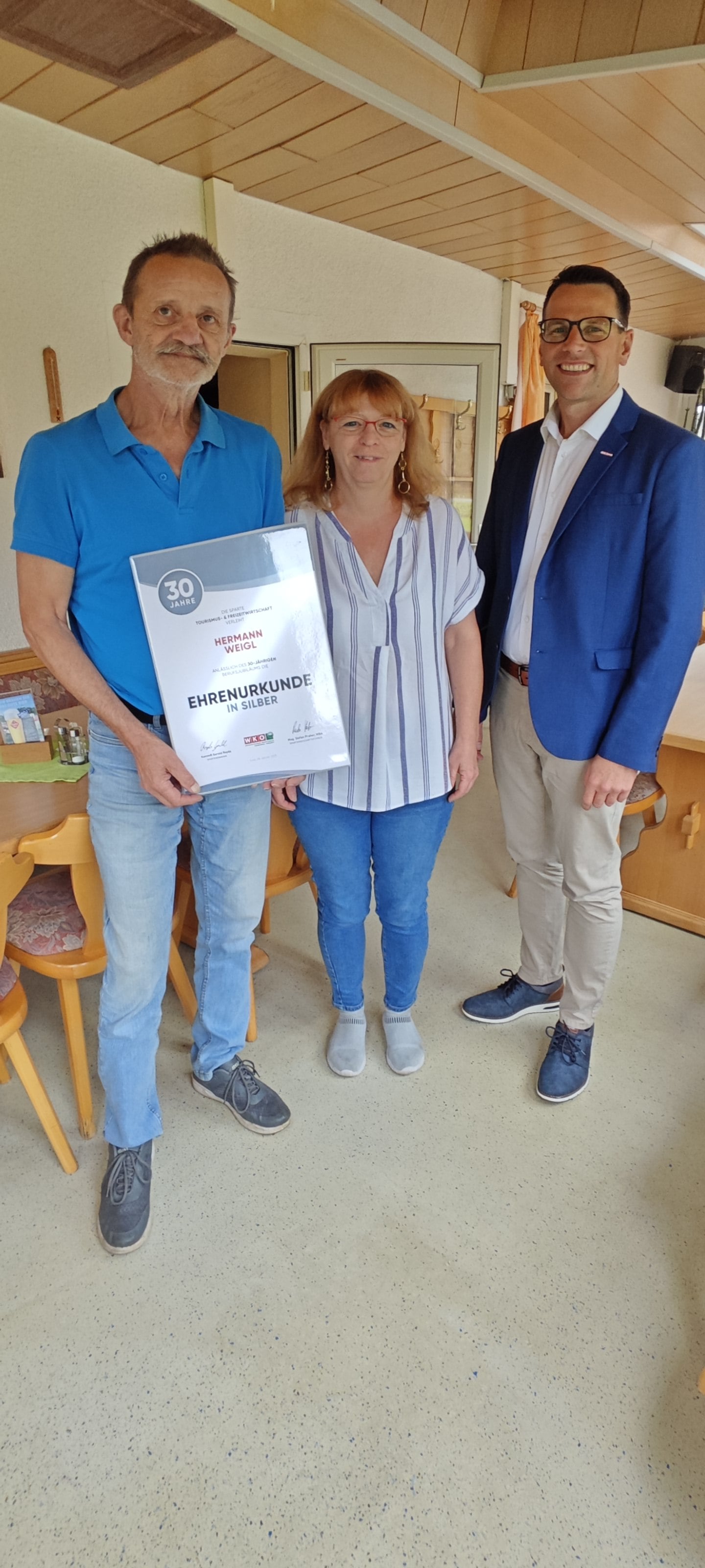 Hermann und Judith Weigl aus Reichenau im Mühlkreis mit Klemens Ruttmann (WKO UU)