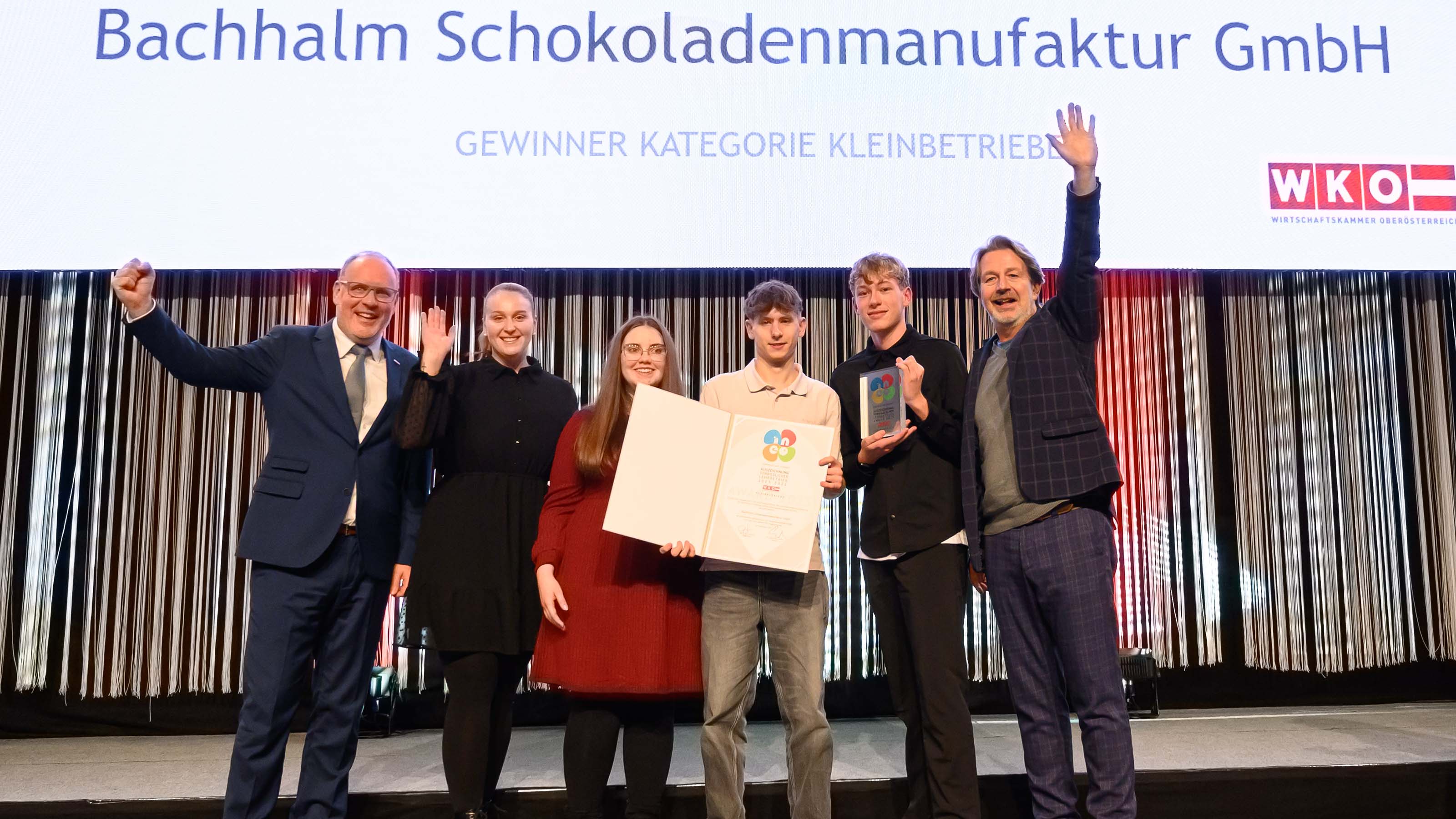In der Kategorie Kleinunternehmen ging der ineo-Award an die Schokoladenmanufaktur Bachhalm. Chef Johannes Bachhalm holte sich die Auszeichnung gemeinsam mit seinen Lehrlingen Andrea, Melissa, Tizian und Marcel  (v.l.) ab.